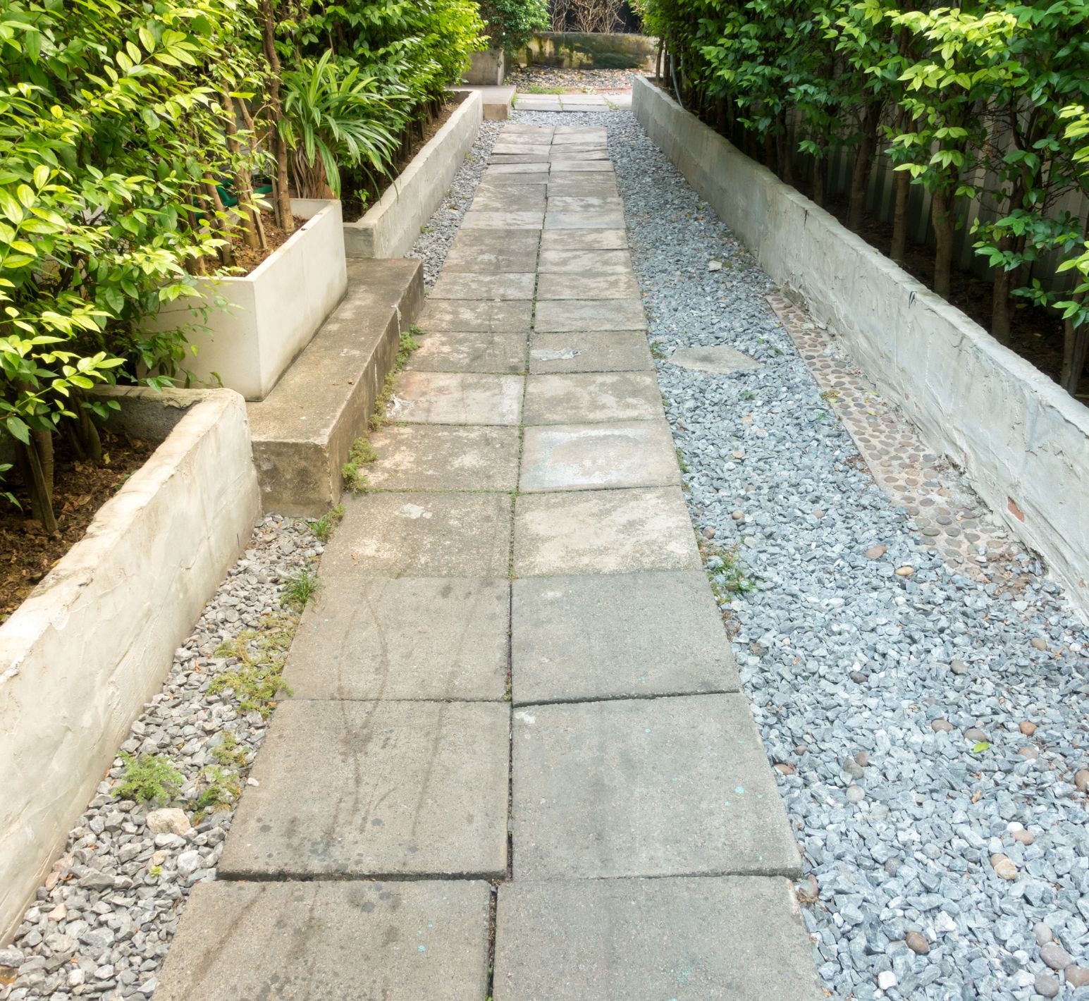 Why Cincinnati Homeowners Choose Our Walkway Installers