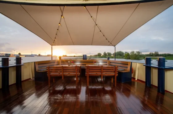 What Should I Look for in a Deck Builder Near Me?
